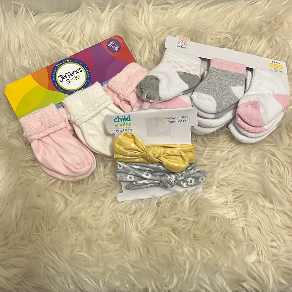 Baby girl socks and bows